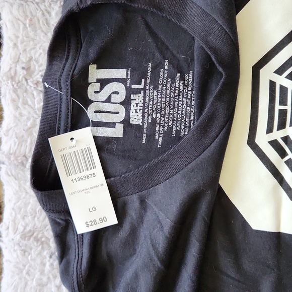 LOST t shirt L and M available - Picture 3 of 4